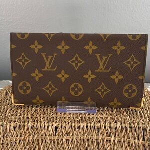 Louis Vuitton Monogram Checkbook/Passport Holder w/COA